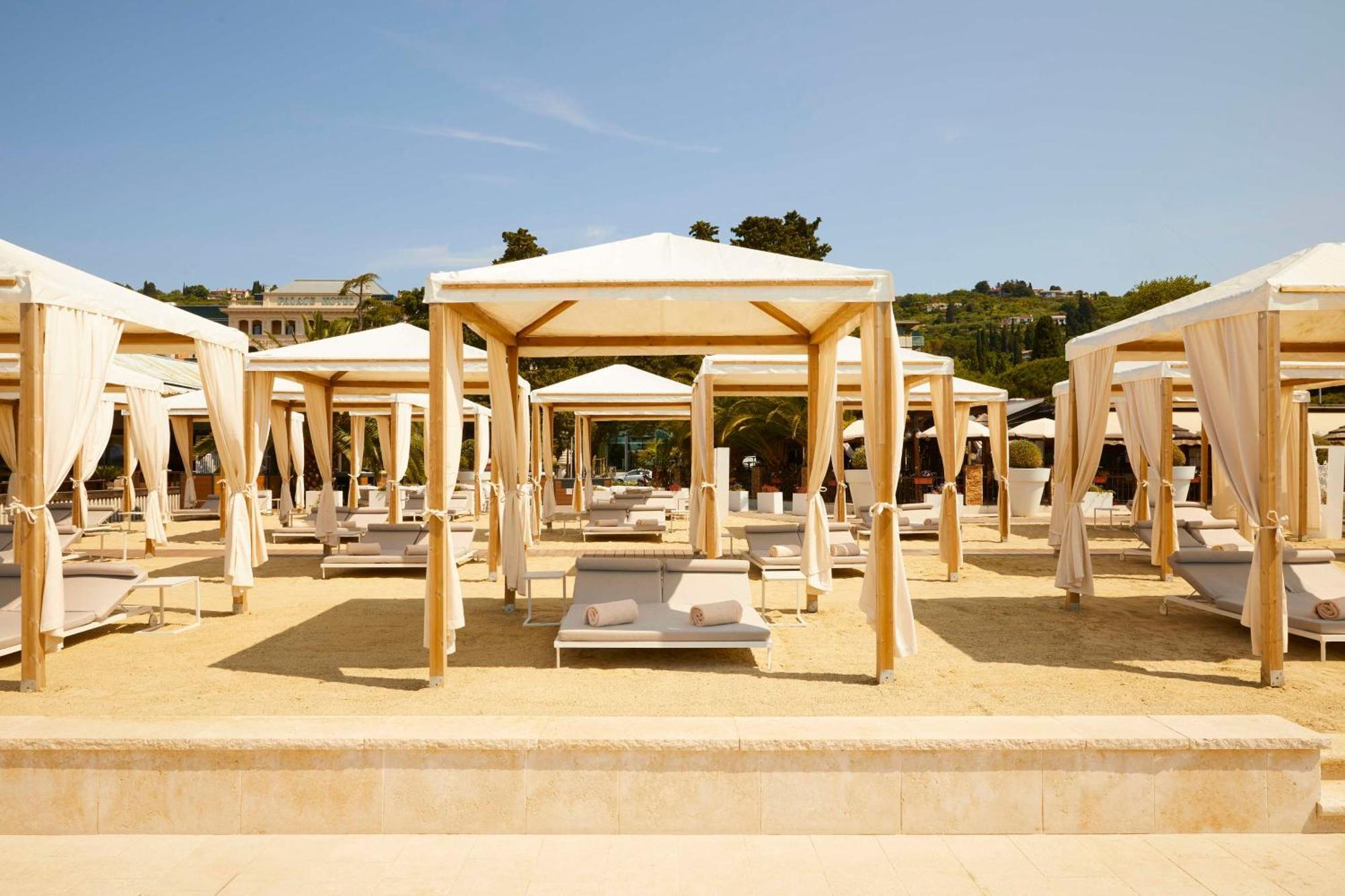 ホテル ケンピンスキー パレス ポルトロス ポルトローシュ エクステリア 写真 Beach at the Hotel