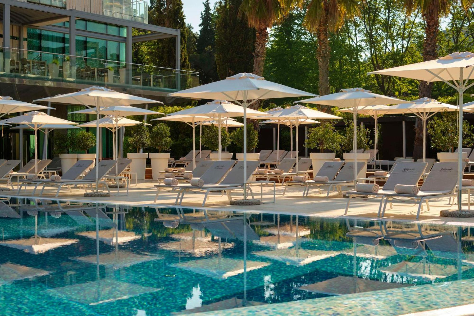 ホテル ケンピンスキー パレス ポルトロス ポルトローシュ エクステリア 写真 The pool at the Westin Athens